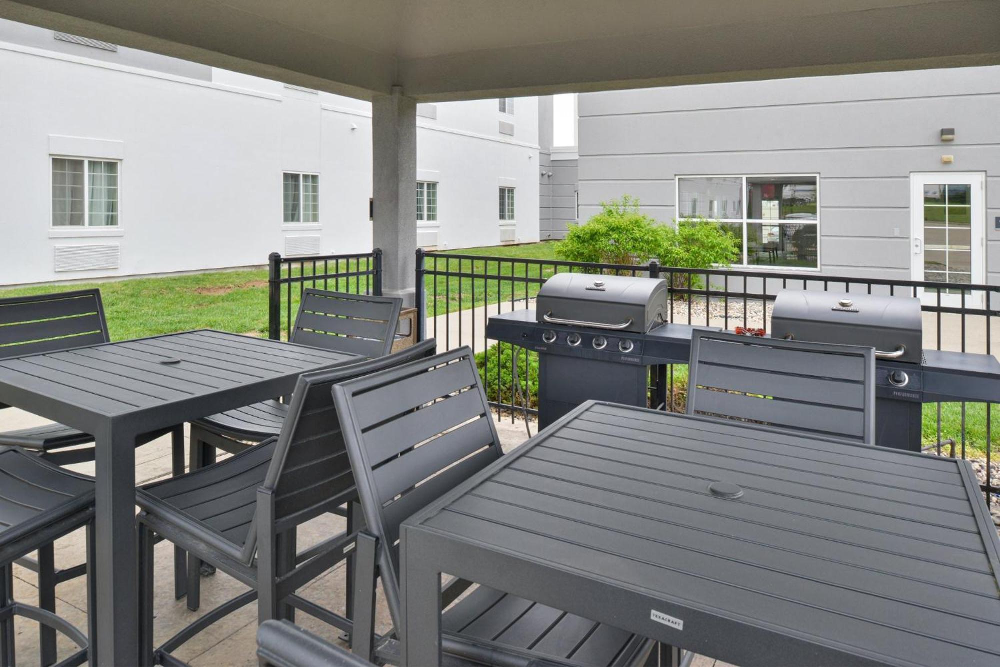Candlewood Suites Kansas City Northeast By Ihg Exterior foto